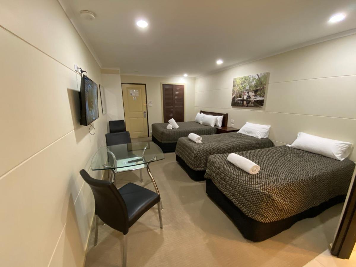 Club Motel