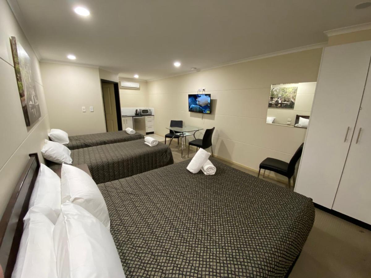 Club Motel