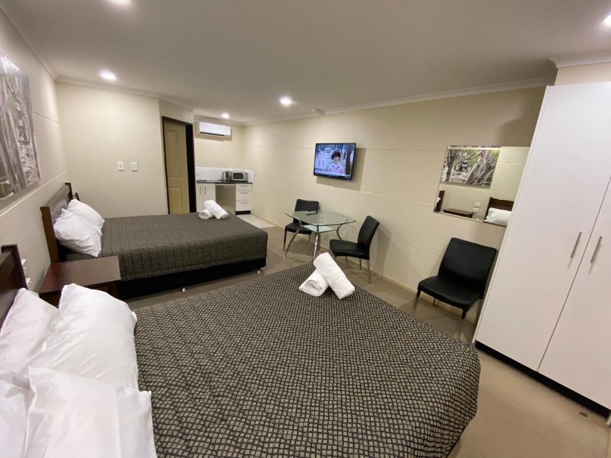 Club Motel
